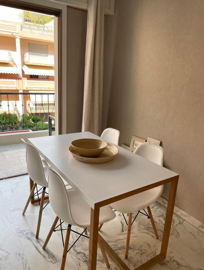 studio 2 pers , 40m2 en bord de mer avec vue mer Menton Exteriör bild