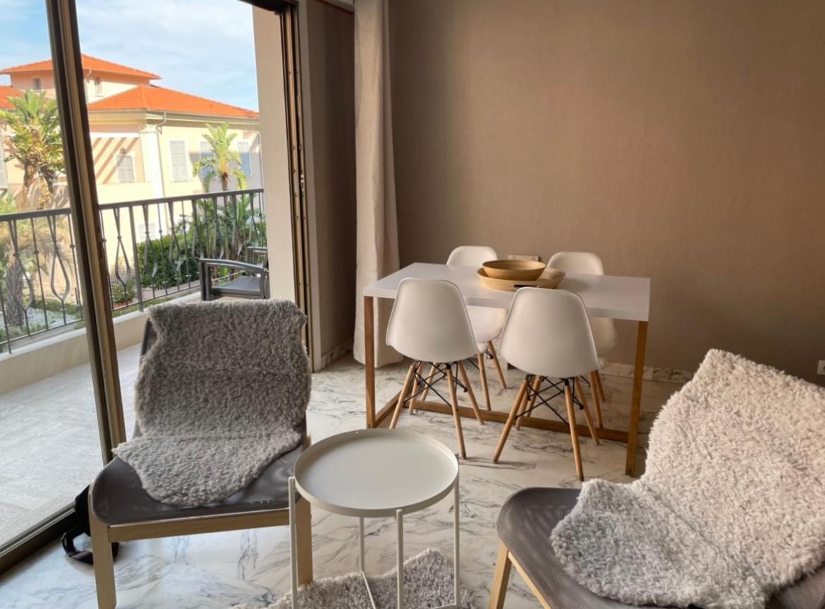studio 2 pers , 40m2 en bord de mer avec vue mer Menton Exteriör bild