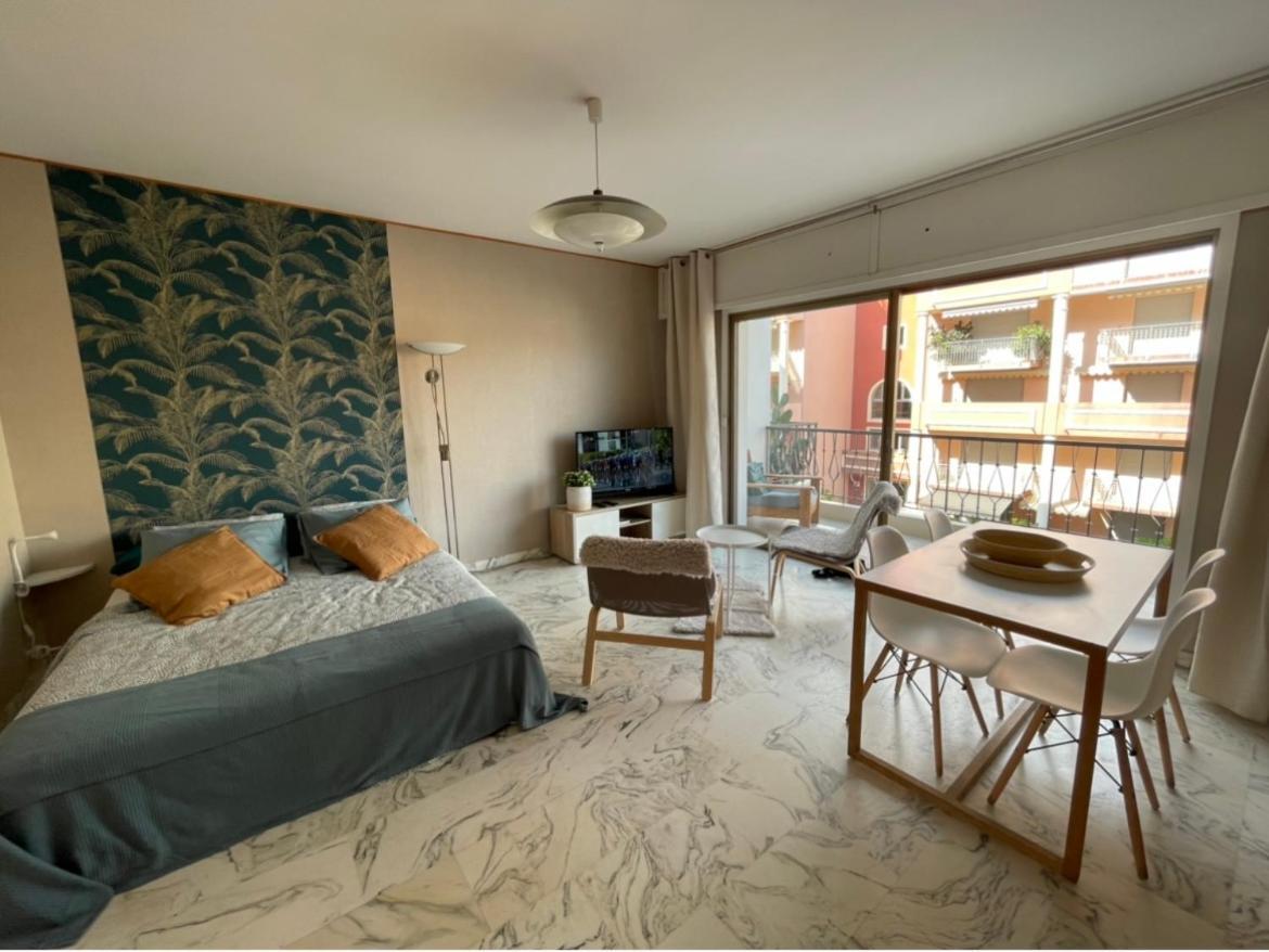 studio 2 pers , 40m2 en bord de mer avec vue mer Menton Exteriör bild