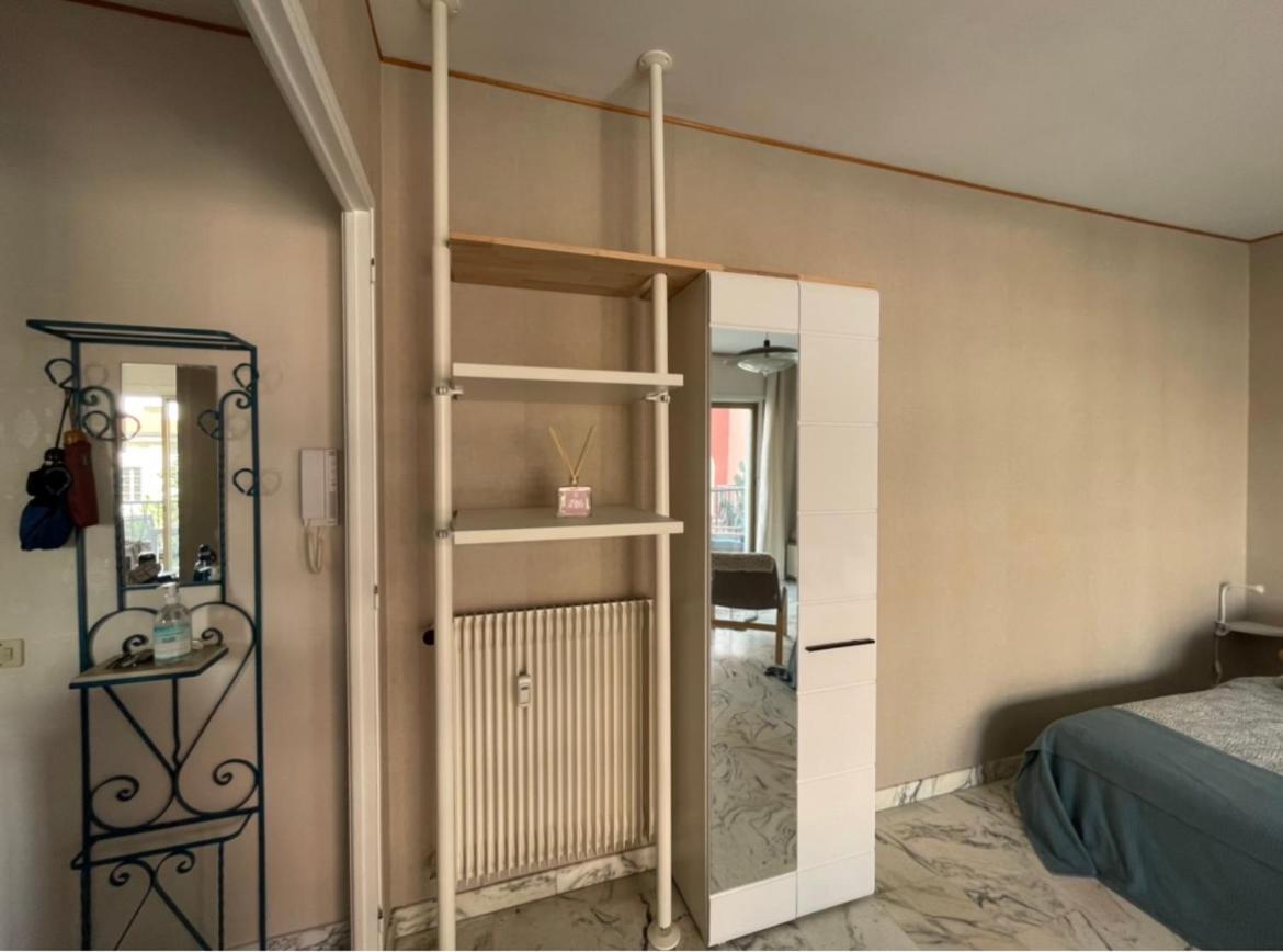 studio 2 pers , 40m2 en bord de mer avec vue mer Menton Exteriör bild