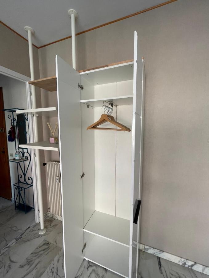 studio 2 pers , 40m2 en bord de mer avec vue mer Menton Exteriör bild