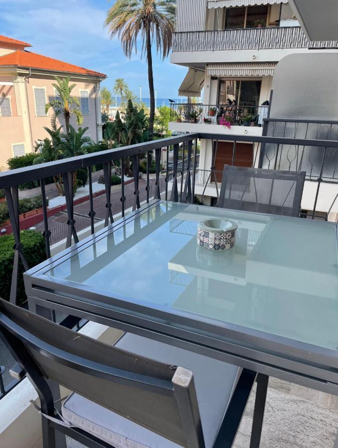 studio 2 pers , 40m2 en bord de mer avec vue mer Menton Exteriör bild